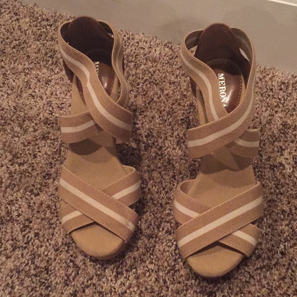 BRAND NEW Cream Wedges